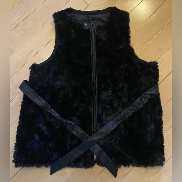 Faux Fur Open Vest with Faux Leather Detailing - Picture 2 of 7